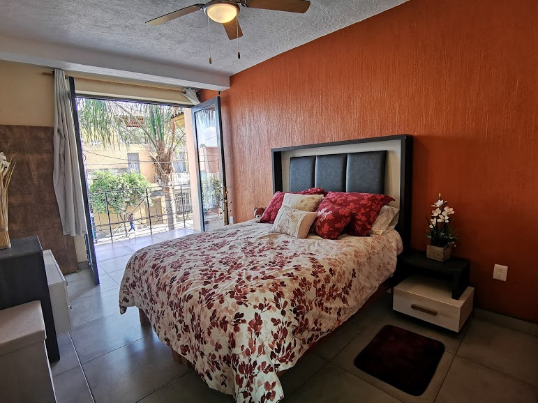 Habitación con Balcón - Vista Calle Hidalgo