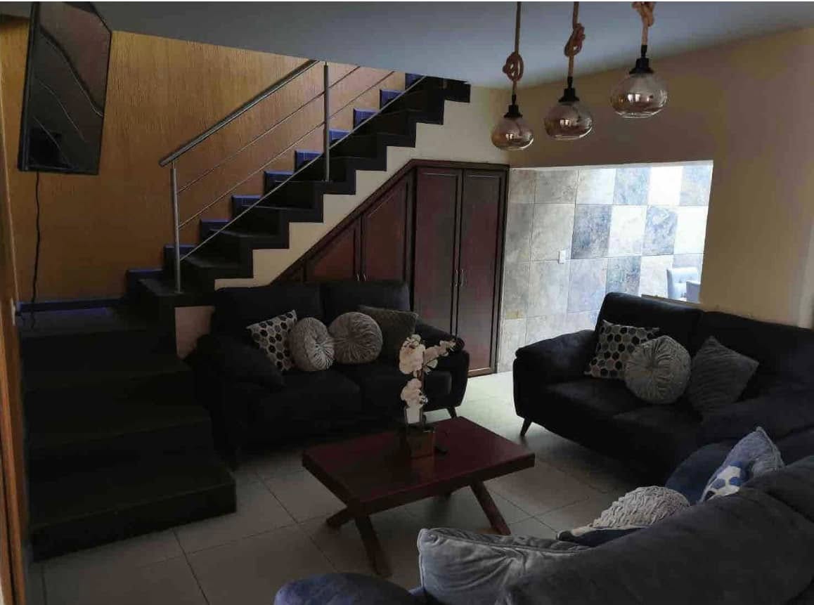 Sala de estar colonial en Casa Hidalgo